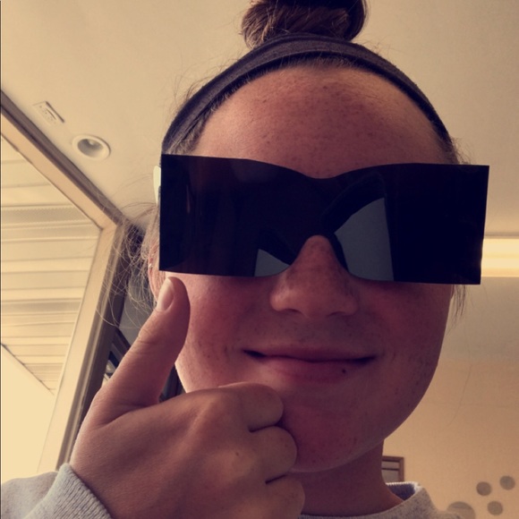 Profile Picture of Angie Bunzel (@angiebunzel) on Poshmark