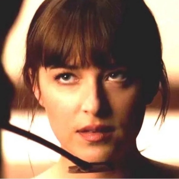 Zoey Zoey - Poshmark Profile Picture of Zoey Zoey (@ilovekyloren) on Poshmark