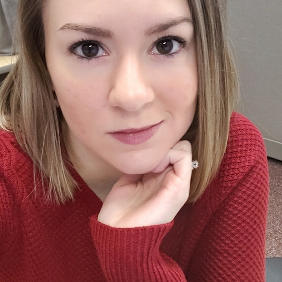 Profile Picture of Sarah Eckenwiler (@sgsienki) on Poshmark