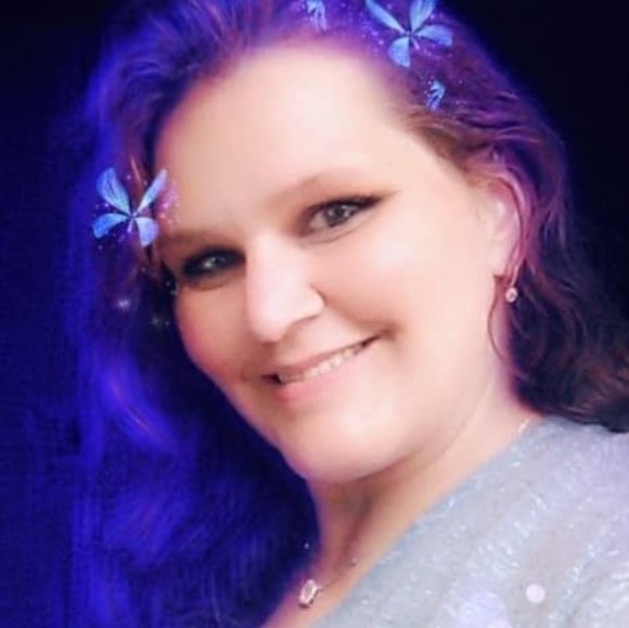 Profile Picture of Crystal Getsinger (@crystalclearmm) on Poshmark