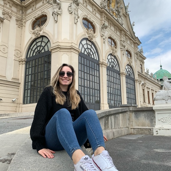 Profile Picture of Vanessa Parrotta (@v_parrotta) on Poshmark