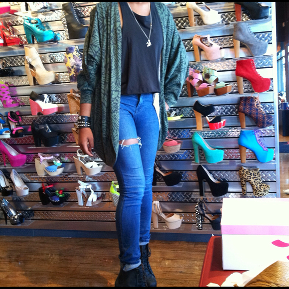 Profile Picture of Andrae Quamina (@andraeq) on Poshmark