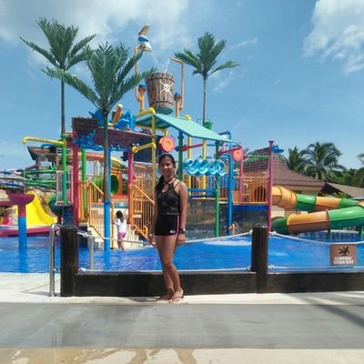 Profile Picture of Honey Glenn Walker (@lumacadhoney) on Twitter