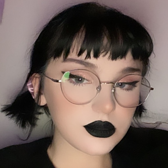 Shelby Tranby - Poshmark Profile Picture of Shelby Tranby (@lilpunkbarbie) on Poshmark