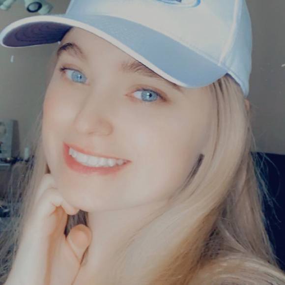 Kenzie Bininger - Poshmark Profile Picture of Kenzie Bininger (@kenzie_la) on Poshmark