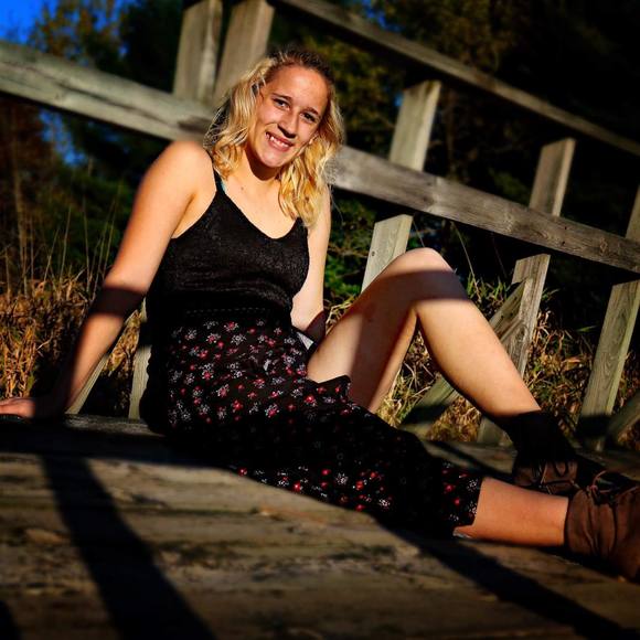 Profile Picture of Destiny Strangfeld (@dstrangfeld) on Poshmark