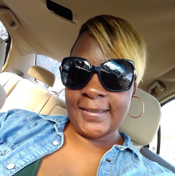 Profile Picture of Lamonica Smith (@unouno40) on Poshmark