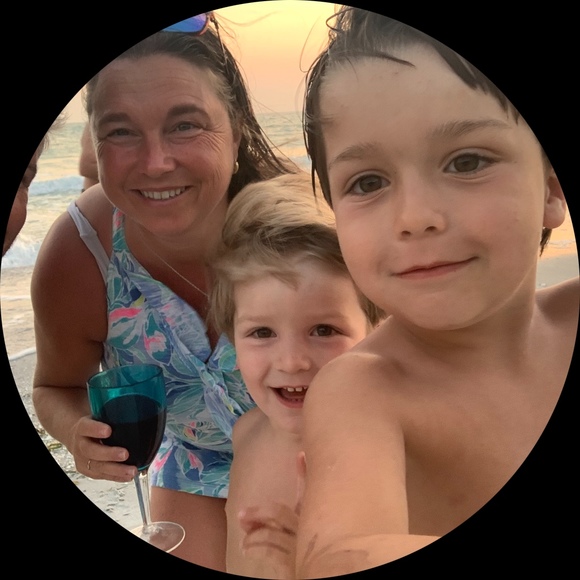 Profile Picture of Carrie Patnode (@carriebluwave) on Poshmark