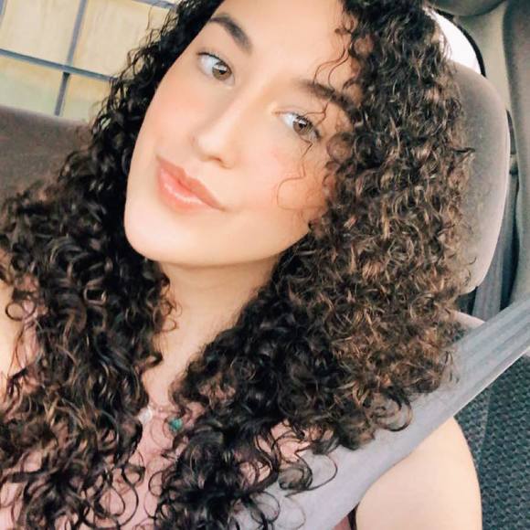 Profile Picture of Gyselle Neira (@gyselleneira_99) on Poshmark