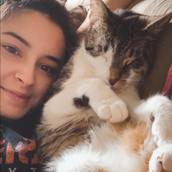 Profile Picture of Katie Rosiene (@krosiene) on Poshmark