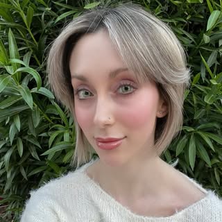 Profile Picture of Carrie Martinez-Schmidt (@i_carrie_your_heart) on Instagram