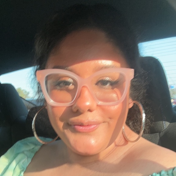 Profile Picture of Edith Solorio (@edithizilbethxo) on Poshmark