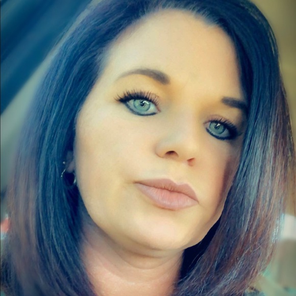 Profile Picture of Traci Riggs (@trajones318) on Poshmark