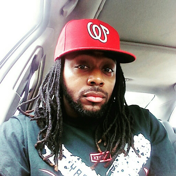 Profile Picture of Chris Hilliard (@shop82) on Poshmark