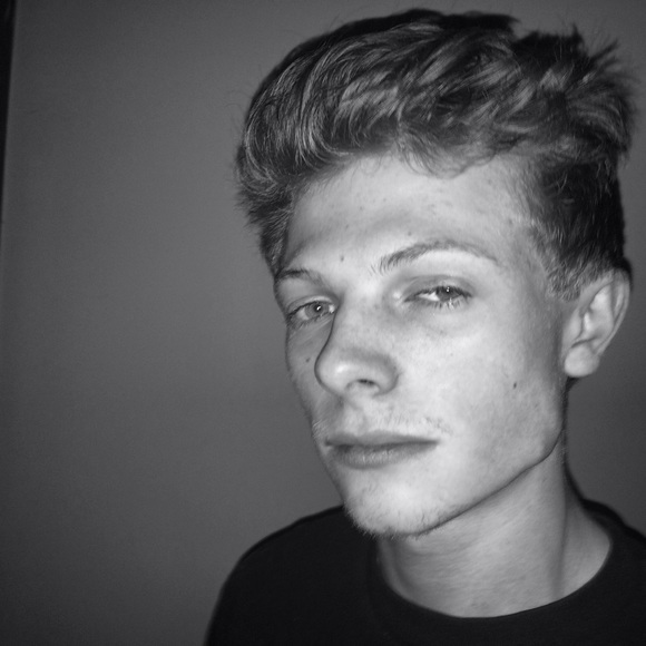 Ian Tennant - Poshmark Profile Picture of Ian Tennant (@fuckian) on Poshmark