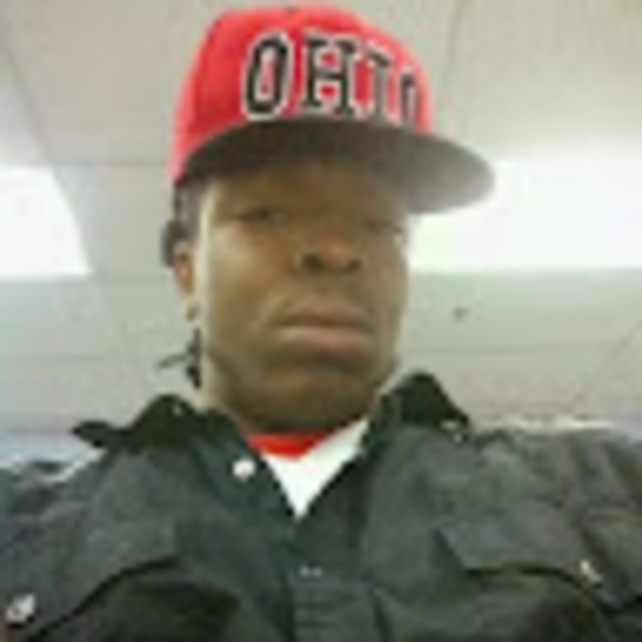 Profile Picture of Brian Wallace (@brdub87) on Poshmark