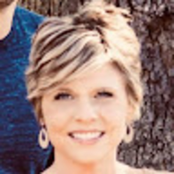 Profile Picture of April Dobson (@april_dobson) on Poshmark