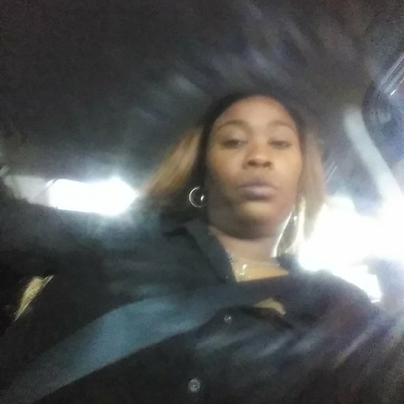Profile Picture of Nakeya Barthell (@nkisses23) on Poshmark