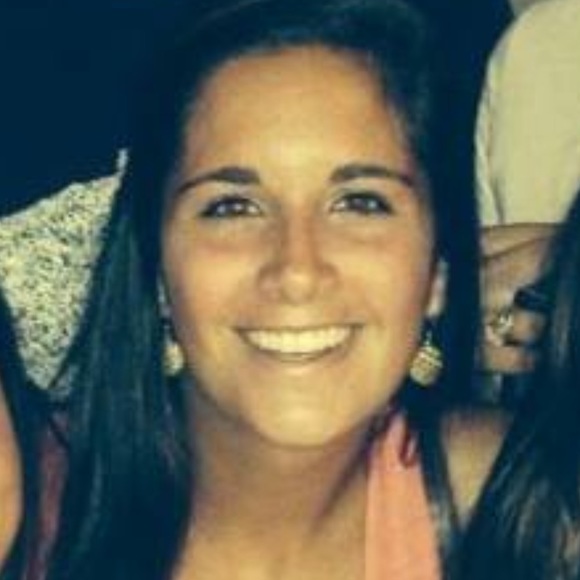 Profile Picture of Claire Holleran (@cholleran24) on Poshmark
