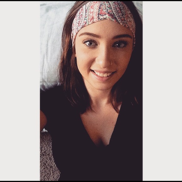 Profile Picture of Taylor Rattner (@taylorrattner) on Poshmark