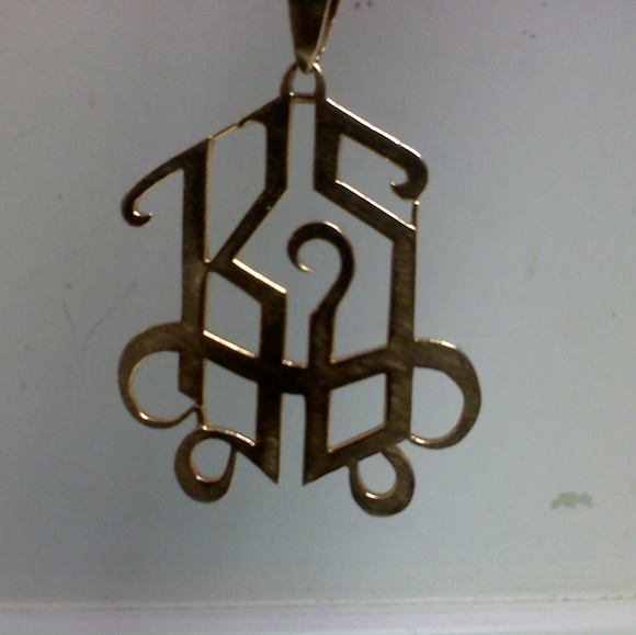 Profile Picture of Kevin Sanders (@kevinmuststunt) on Poshmark