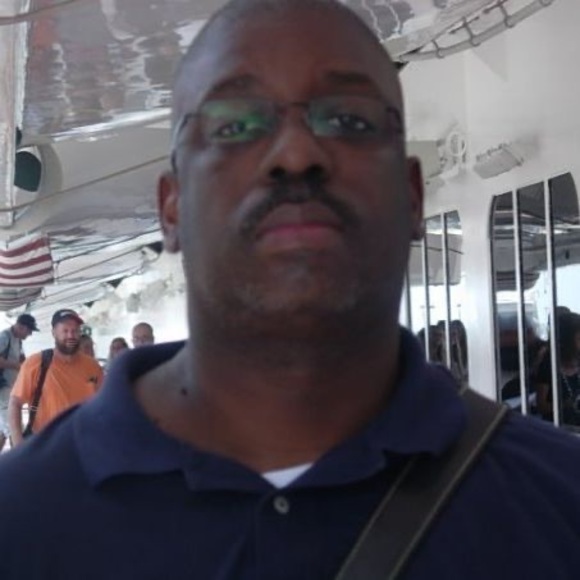 Profile Picture of Edwin Jones (@jonese_scarlet) on Poshmark