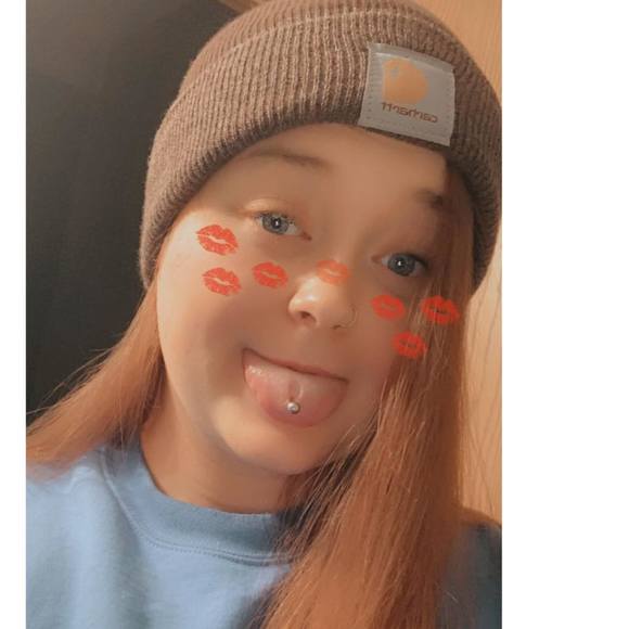 Profile Picture of Tori Barlow (@tlmb15) on Poshmark