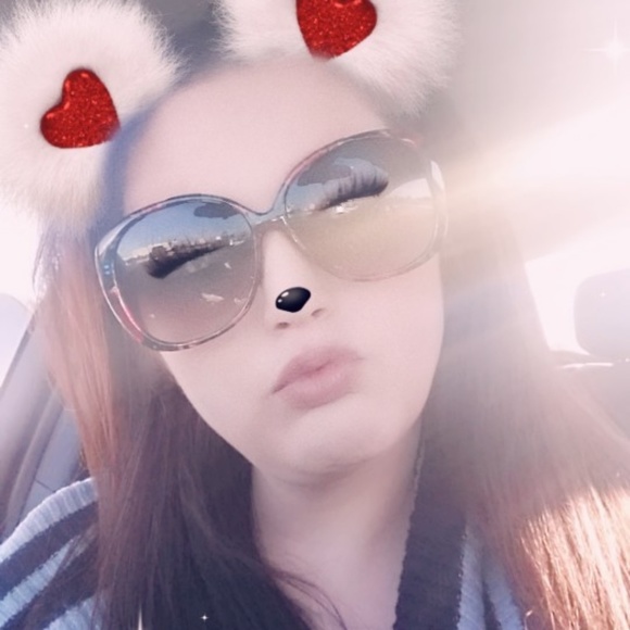 Profile Picture of Danielle1 Kulage88 (@dani06k) on Poshmark