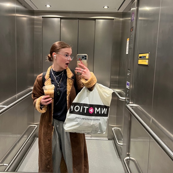 Profile Picture of Ava Chernine (@cherninea) on Poshmark