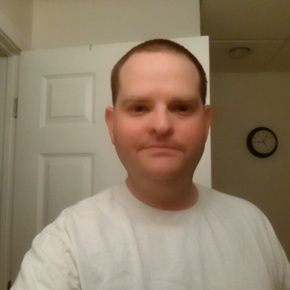 Profile Picture of Scott Colwell (@scott076) on Poshmark