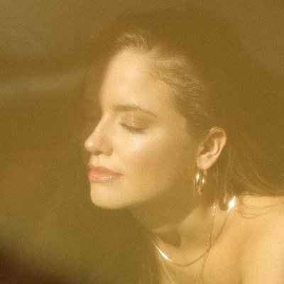Profile Picture of Emily Reid (@EmilyReidMusic) on Twitter