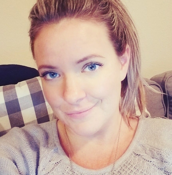 Profile Picture of Chandi Dameron (@chandidameron) on Poshmark