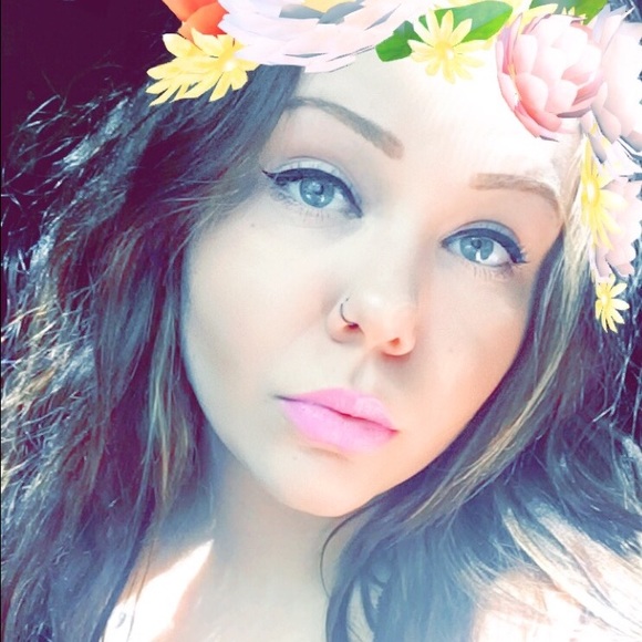 Profile Picture of Sarah Naslund (@sarahnaslund1) on Poshmark