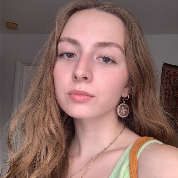 Profile Picture of Nancy Closet (@nancy270) on Poshmark