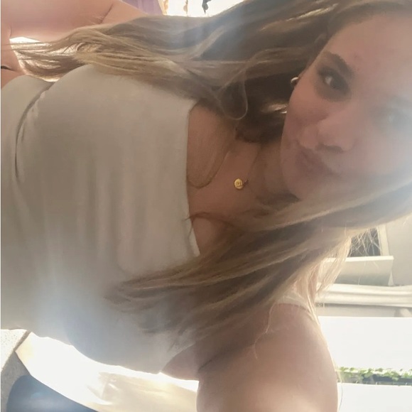 Profile Picture of Eva Deitering (@evanndeitering) on Poshmark