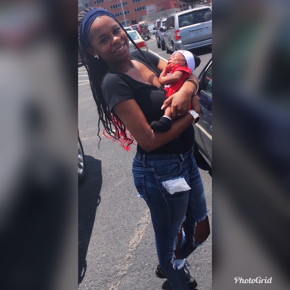 Profile Picture of Dowanquailia Tuck (@quelly962) on Poshmark