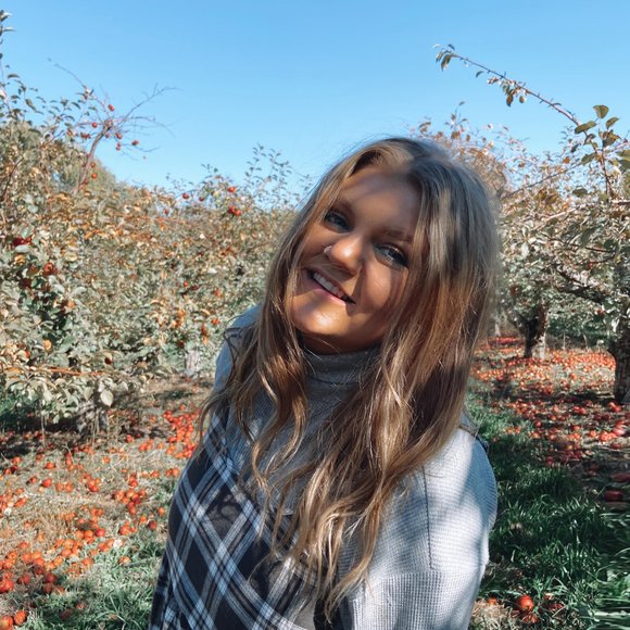 Profile Picture of Jessica Mcgeough (@jmfgeough) on Poshmark