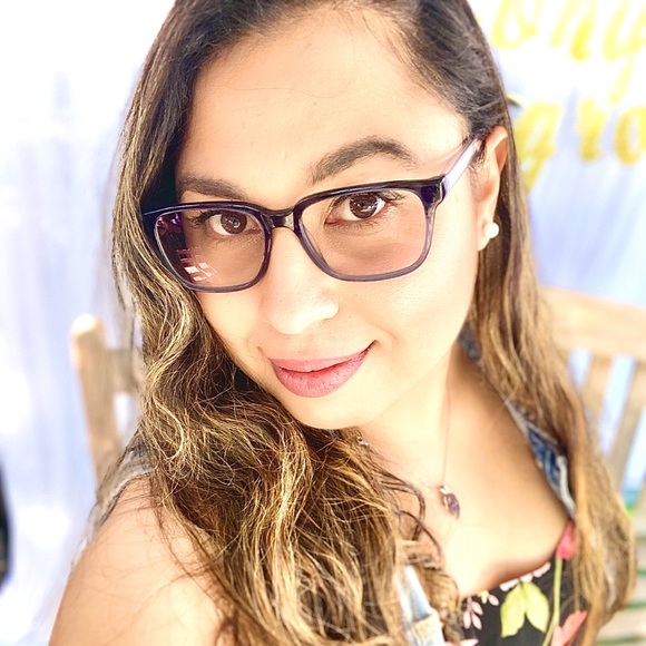 Profile Picture of Claudia Cuellar (@claudia5206) on Poshmark