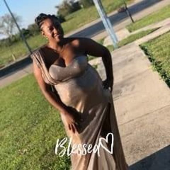 Profile Picture of Akima Gims (@akimagims) on Poshmark