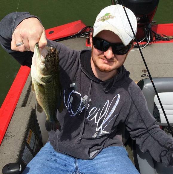 Profile Picture of Johnathon Helms (@helms9242) on Poshmark