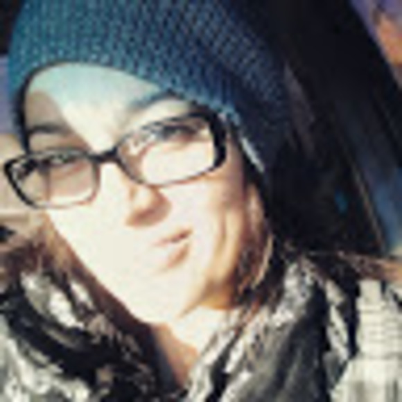 Profile Picture of Rayna Banda (@rayna_banda) on Poshmark