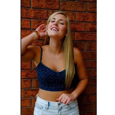 Profile Picture of Amanda Simpson (@_asimps) on Twitter