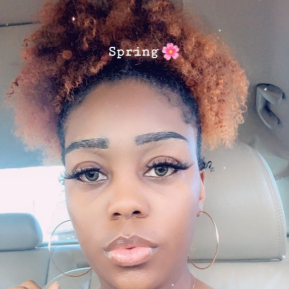 Veniece Bluitt - Poshmark Profile Picture of Veniece Bluitt (@veniecel) on Poshmark