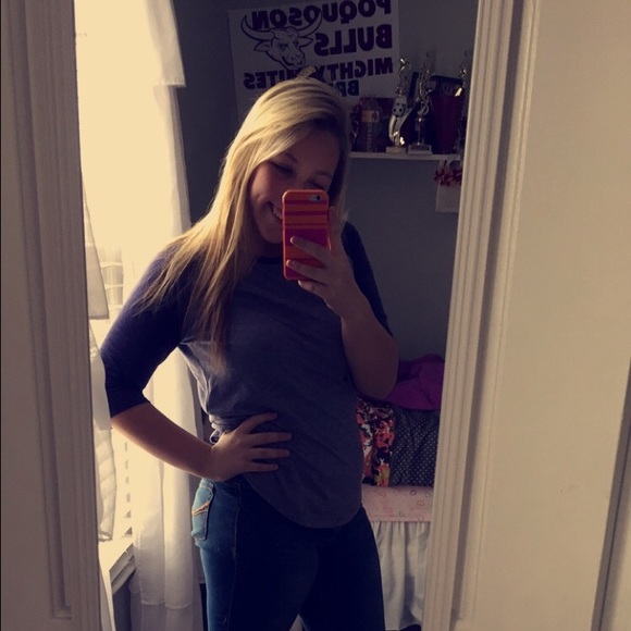 Profile Picture of Megan Page (@megannpage) on Poshmark