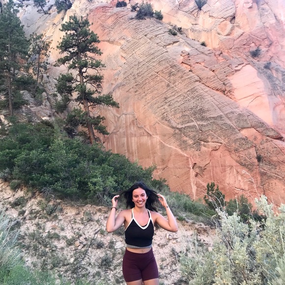 Profile Picture of Bella Belluscio (@belluscio_i) on Poshmark