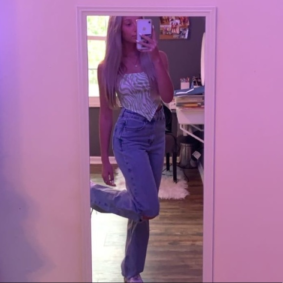 Profile Picture of Brooke Keller (@brooke_keller) on Poshmark