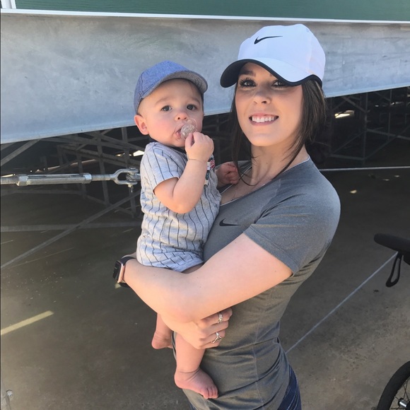 Profile Picture of Faith Roberts (@faithashlyn) on Poshmark