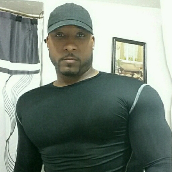 Profile Picture of Leon Albert (@monidad32) on Poshmark