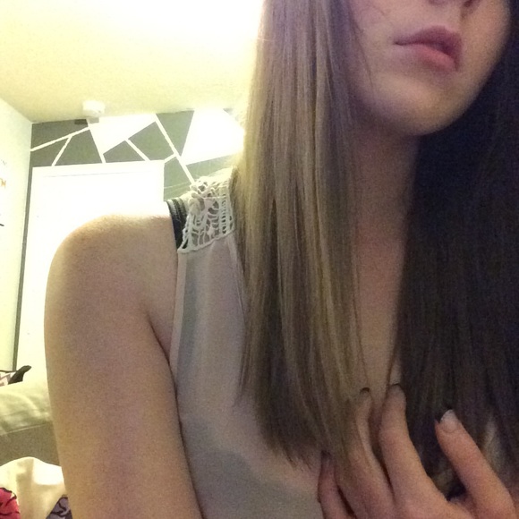 Profile Picture of Julia Cameron (@juliaaraya) on Poshmark