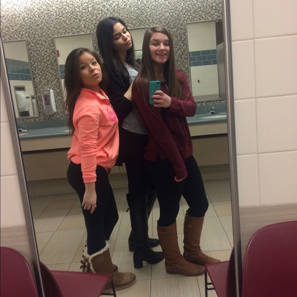 Profile Picture of Jordyn White (@jowhite39) on Poshmark